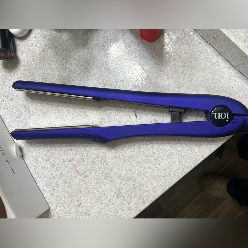 Ion titanium digital flat iron